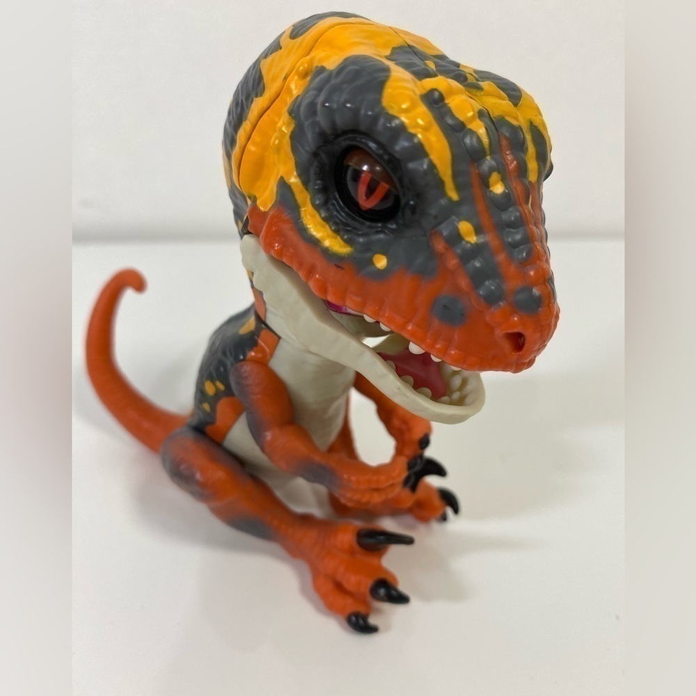 Fingerlings Dinosaur Blaze Untamed Raptor Interactive Velociraptor Orange Works